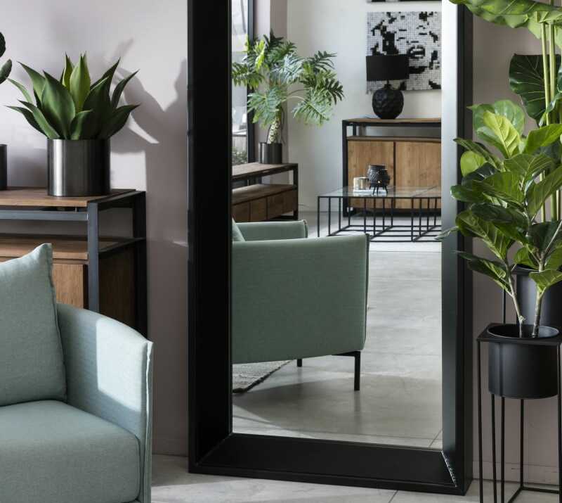 מראה עומדת מראה עומדת