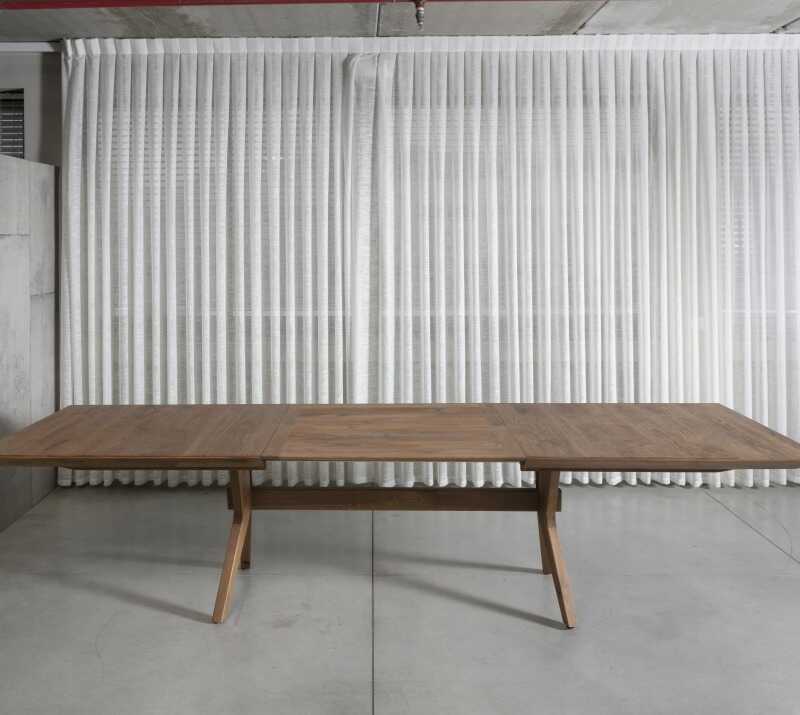 שולחן אוכל נפתח מעץ מלא