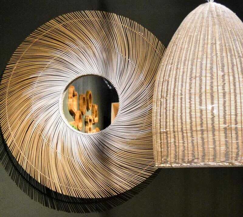 מראה עגולה במבוק מראה עגולה במבוק