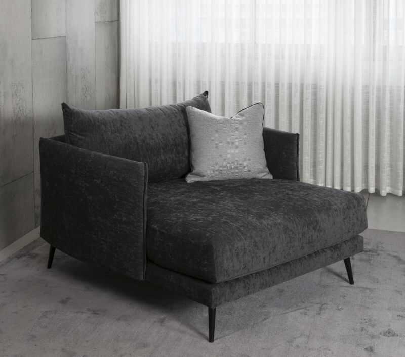 כורסא מעוצבת מרופדת כורסא מעוצבת מרופדת