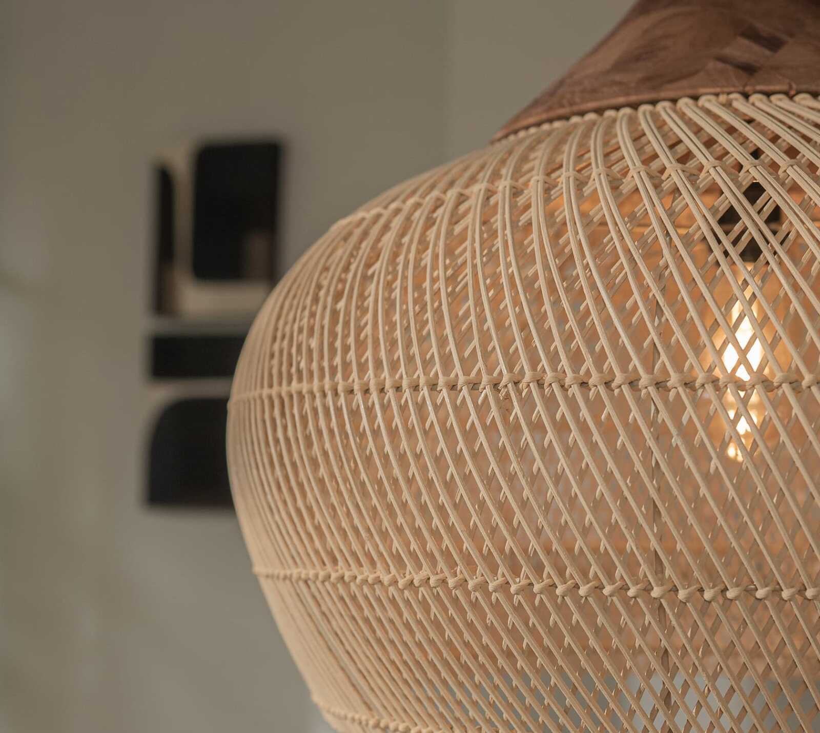 גוף תאורה ראטן