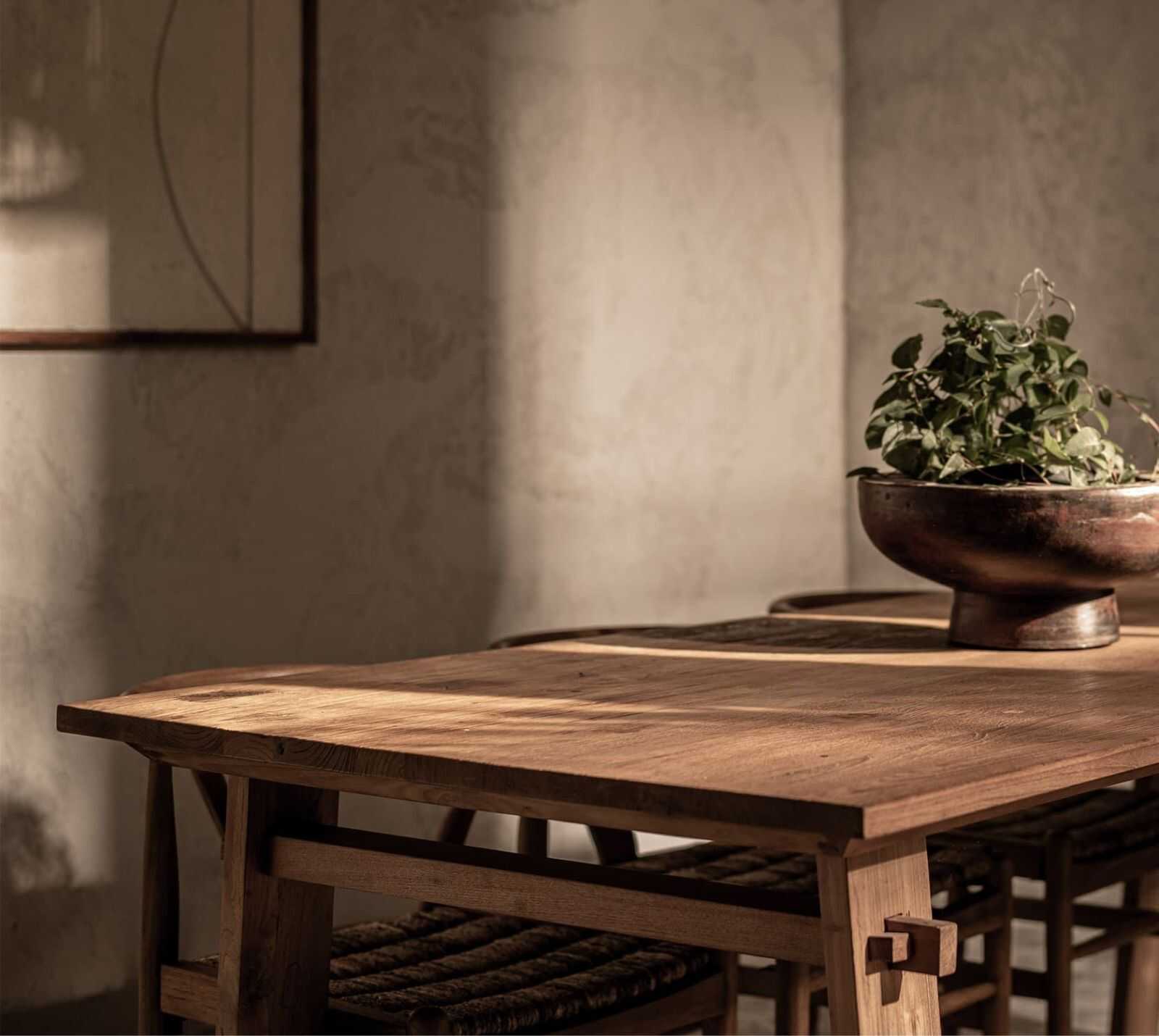 שולחן אוכל עץ מלא