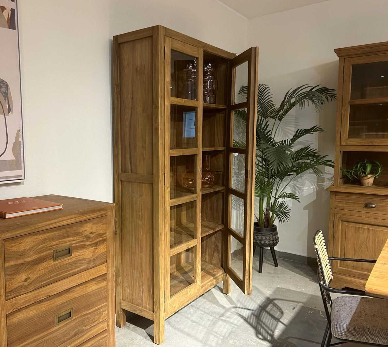 ויטרינה עץ מלא ויטרינה עץ מלא