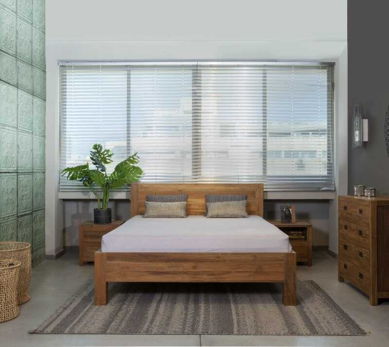 מיטה זוגית מעץ מלא