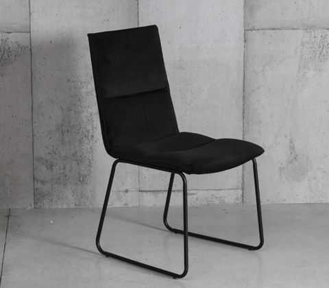 כיסא שחור לפינת אוכל