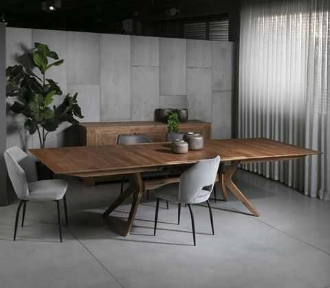 שולחן אוכל נפתח