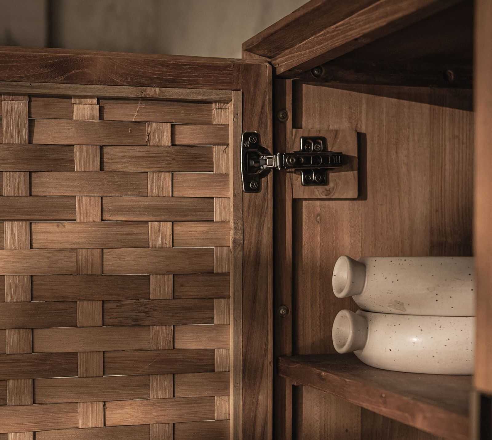 ארון עץ טיק