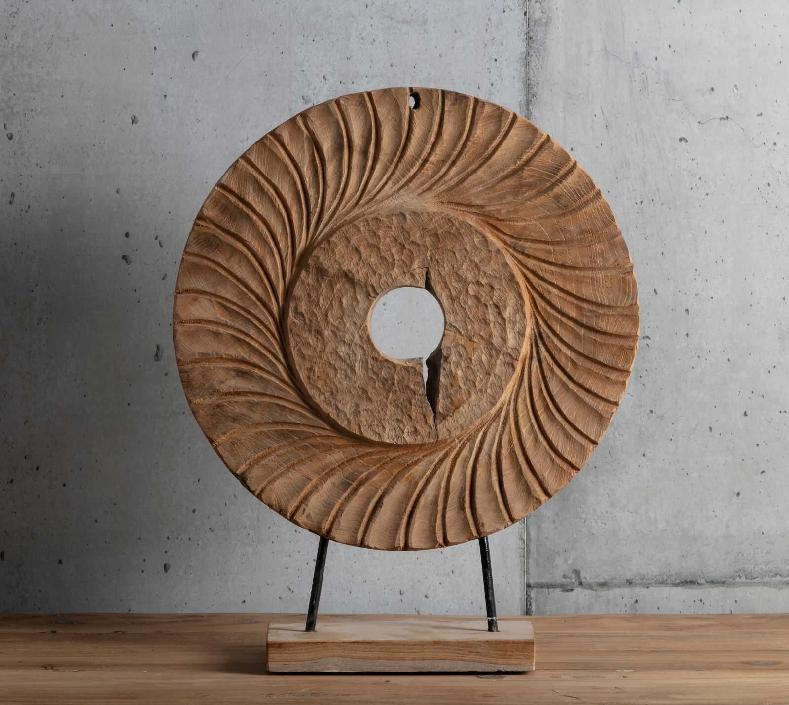 פסל עץ עגול