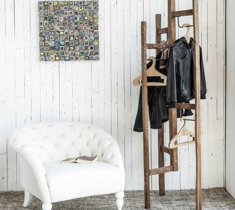 מתלה בגדים מעץ מלא מתלה בגדים מעץ מלא